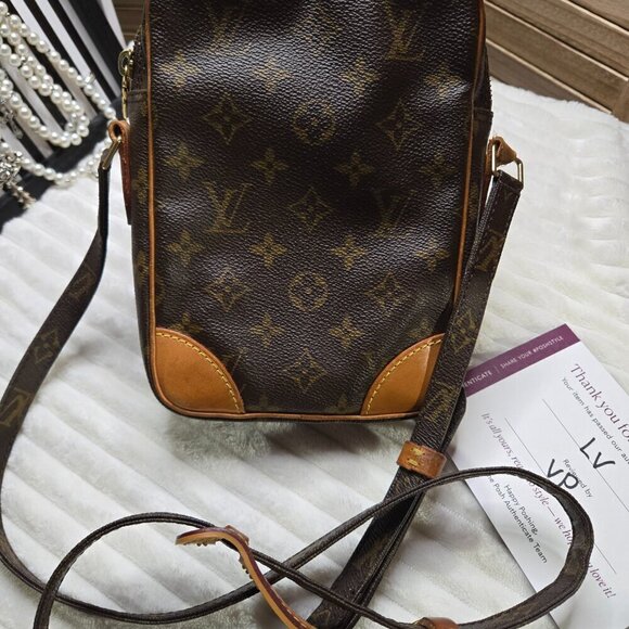 *Authentic* Louis Vuitton Danube Crossbody - Picture 2 of 16